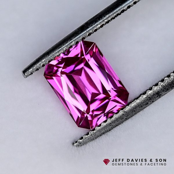 LAB2507a - Jeff Davies & Son Gemstones