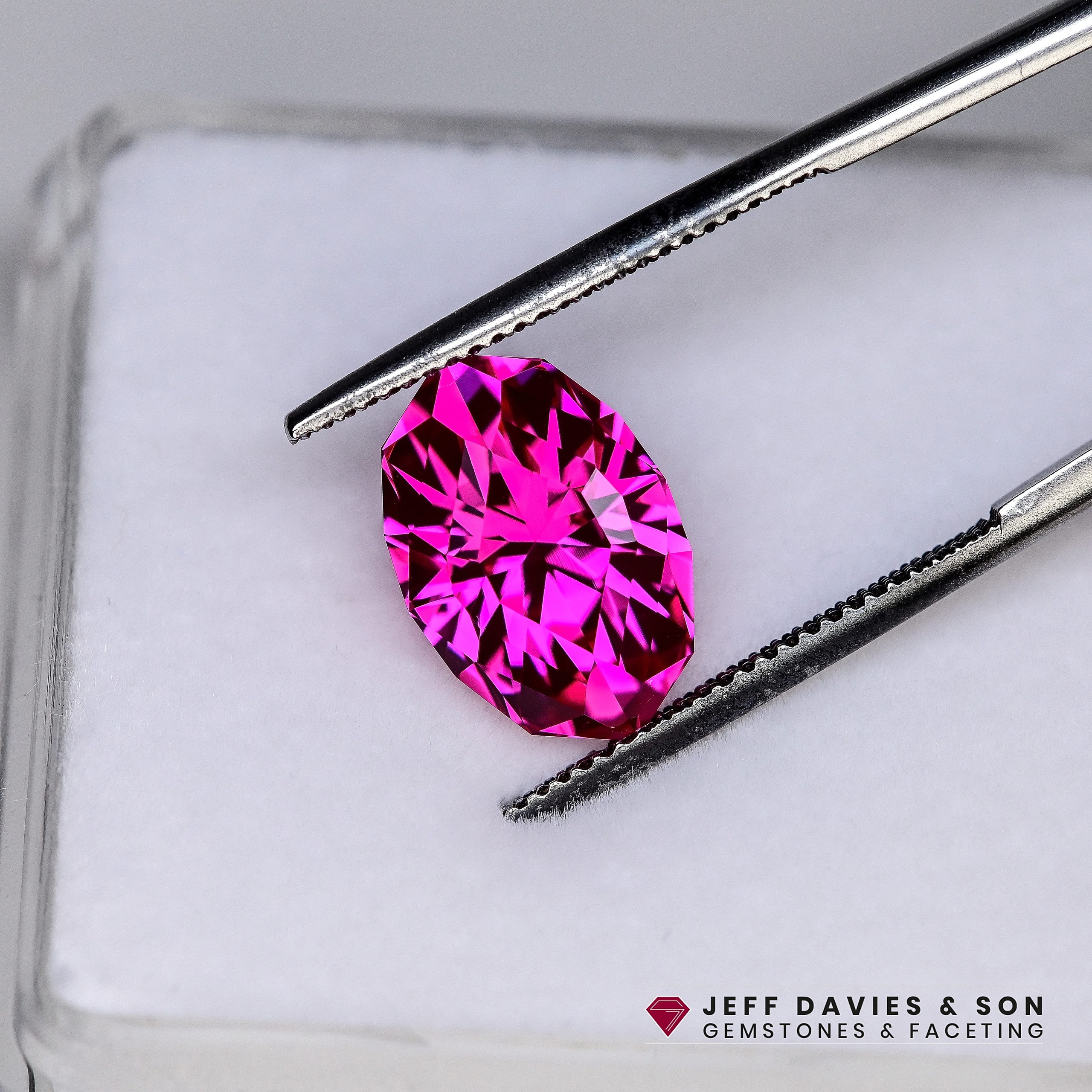 CL1682b - Jeff Davies & Son Gemstones