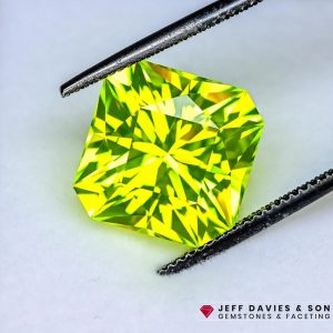 Lab Lumo Garnet GAGG - Gadolinium Aluminum Garnet - Pulled Czochralski - 15.85ct