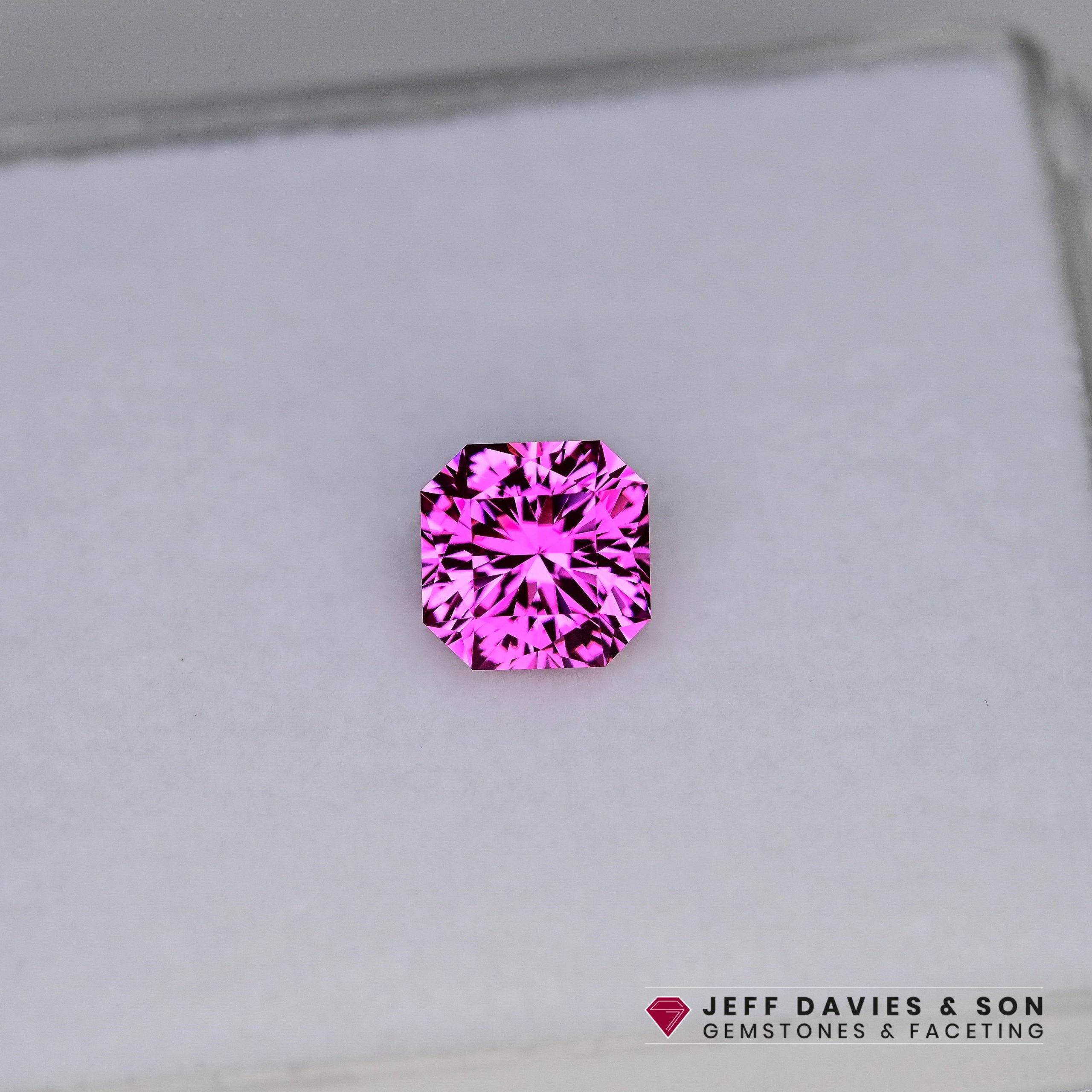 LAB2608b - Jeff Davies & Son Gemstones