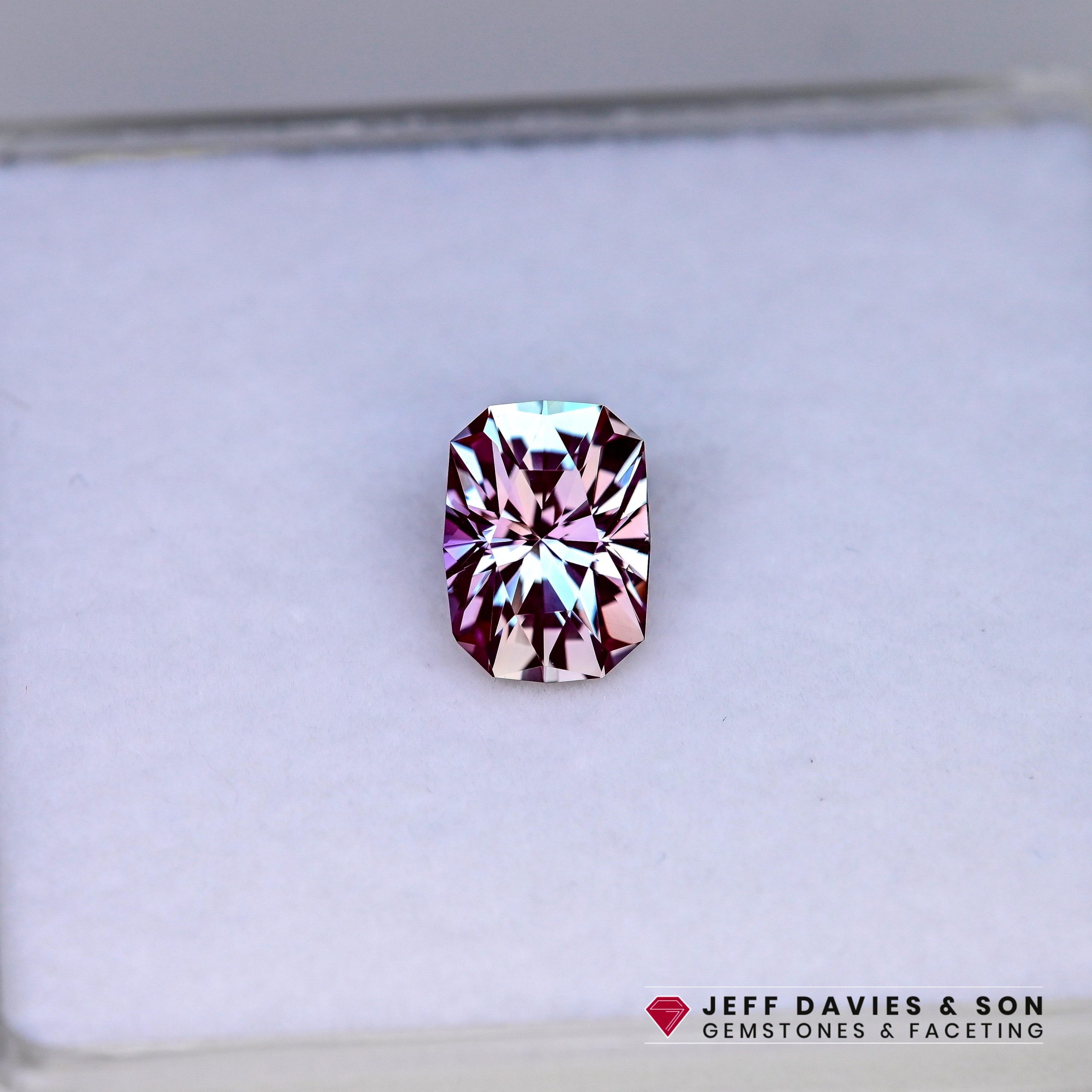 LAB2624b - Jeff Davies & Son Gemstones