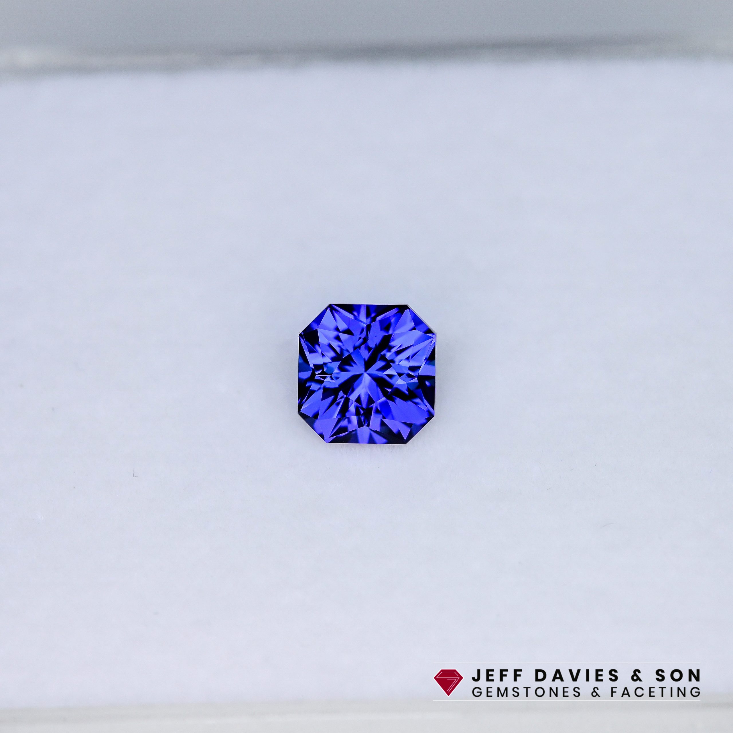 LAB2676b - Jeff Davies & Son Gemstones