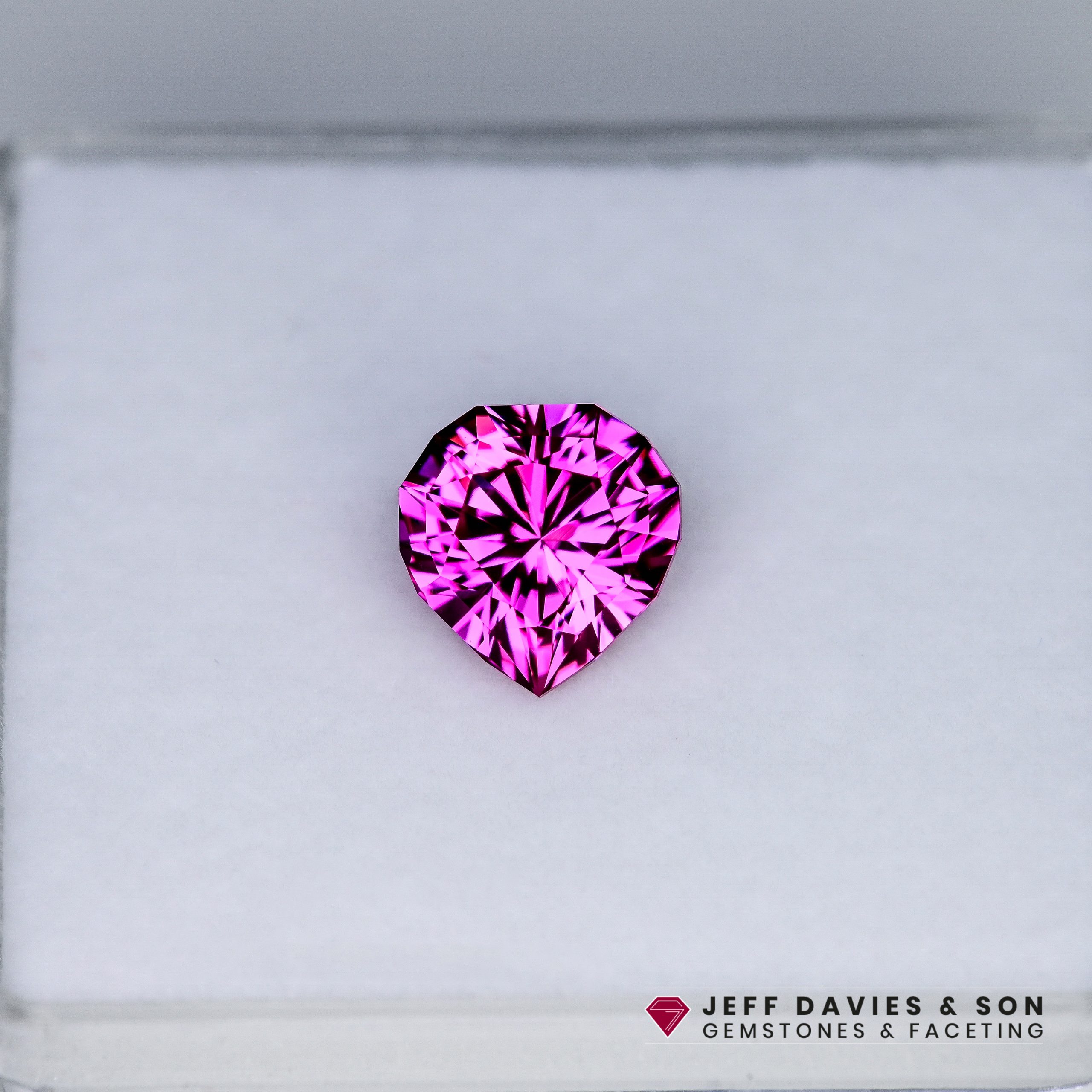 LAB2677b - Jeff Davies & Son Gemstones