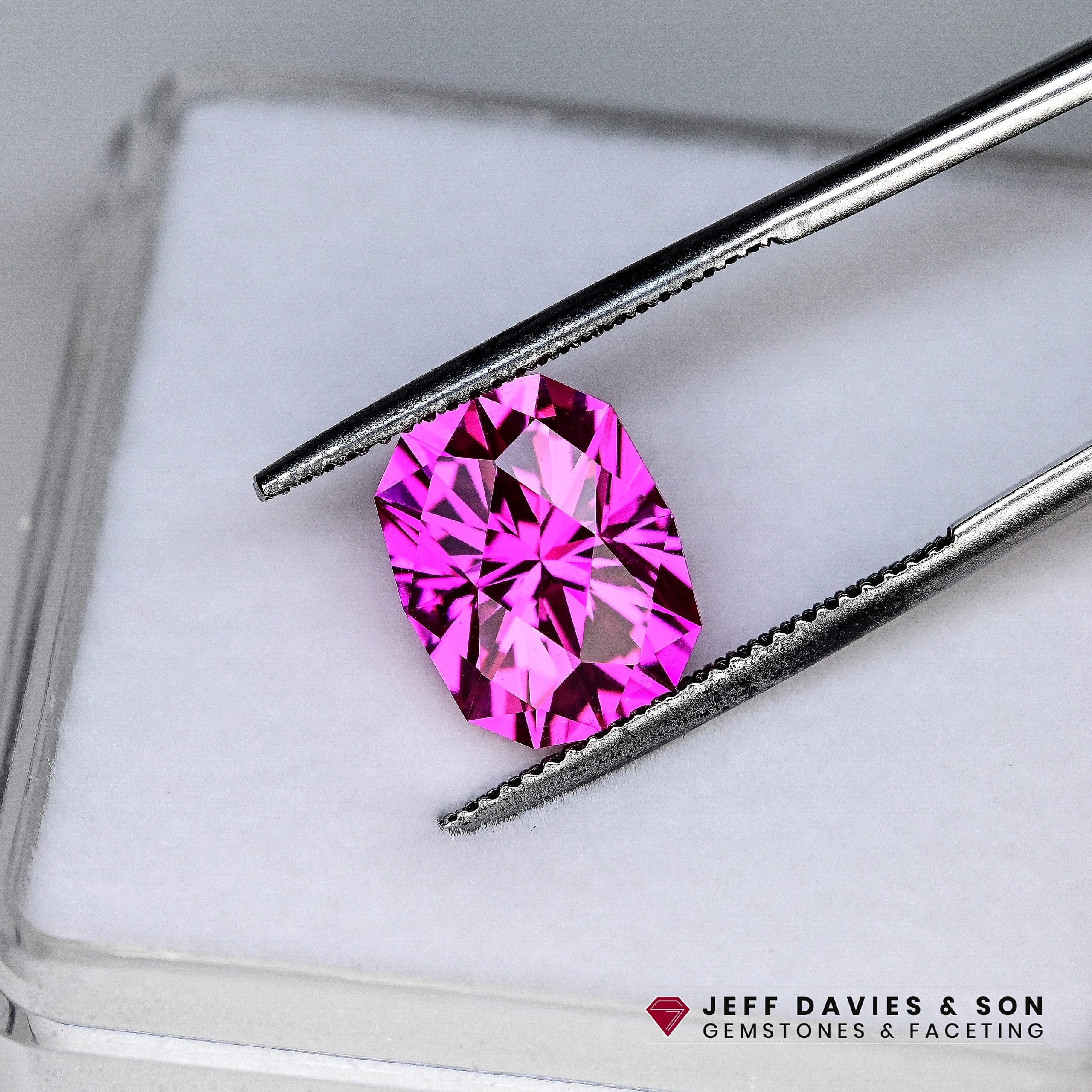 LAB2683b - Jeff Davies & Son Gemstones