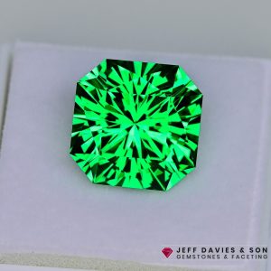 LAB Vanadium YAG - Yttrium Aluminum Garnet - Pulled Czochralski - 31.67ct