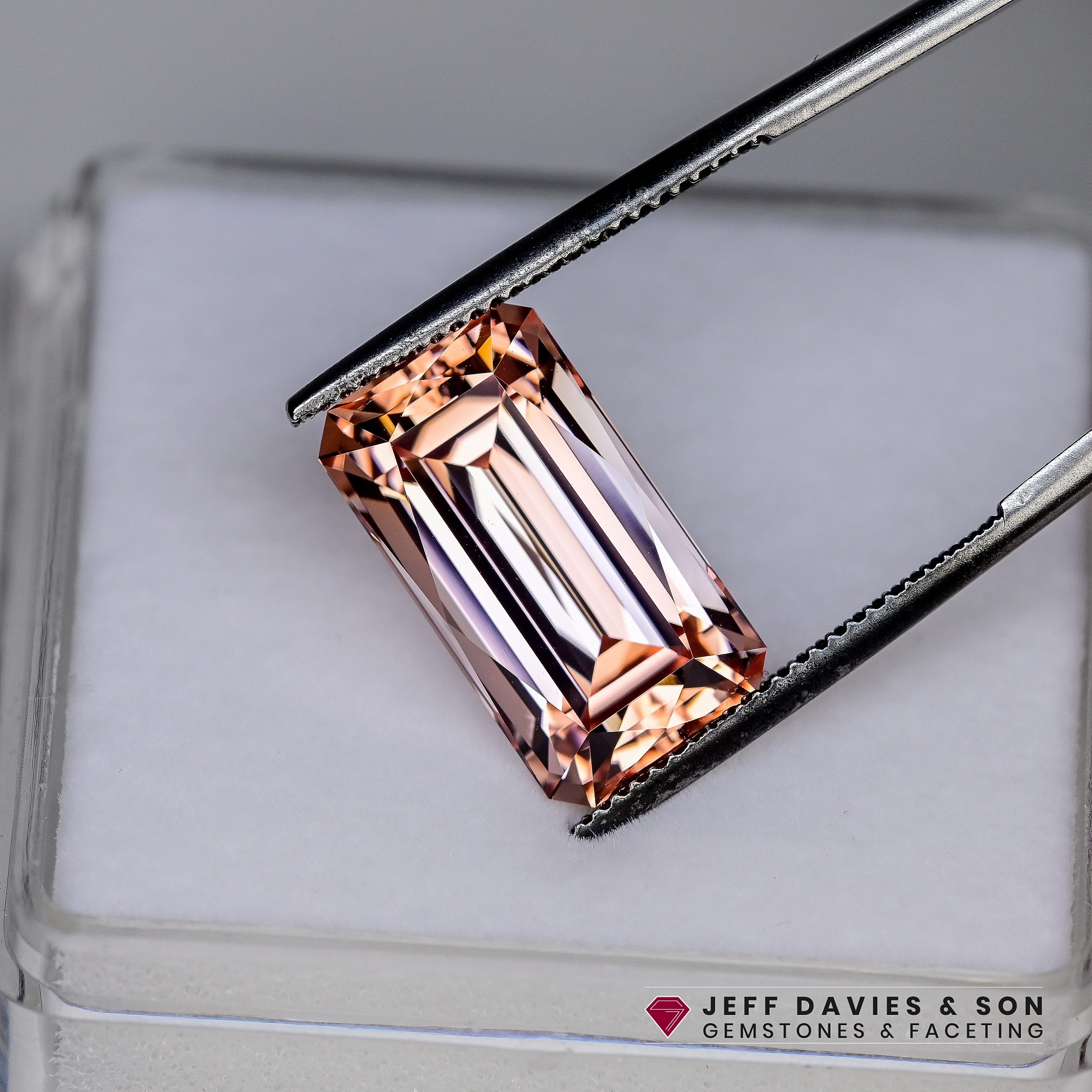 LAB2729b - Jeff Davies & Son Gemstones