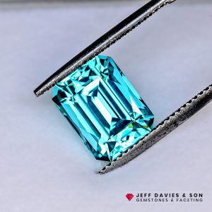 LAB Blue Green (Paraiba Colour) Garnet YAG  -  Yttrium Aluminum Garnet - Pulled Czochralski - 8.37ct