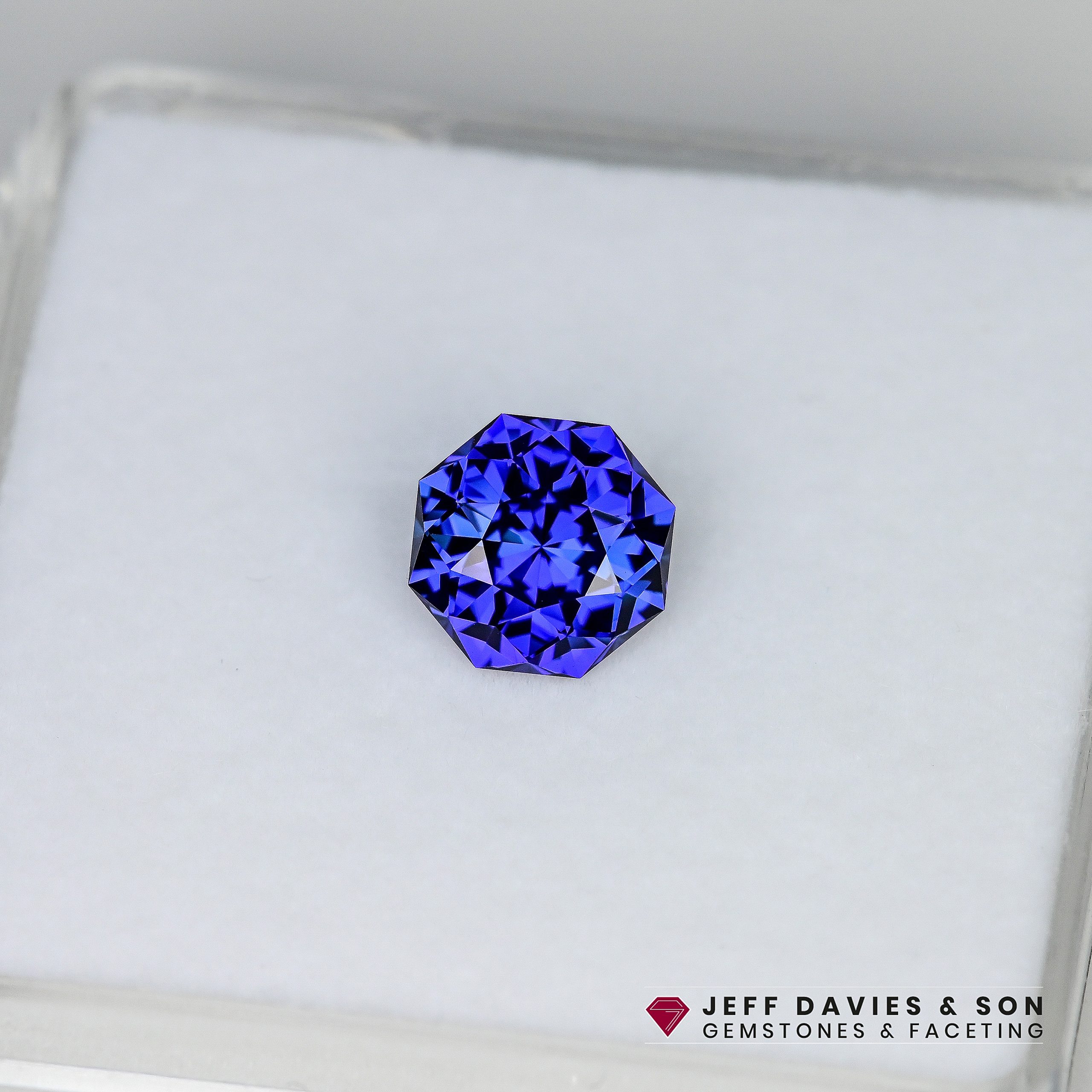 LAB2789b - Jeff Davies & Son Gemstones